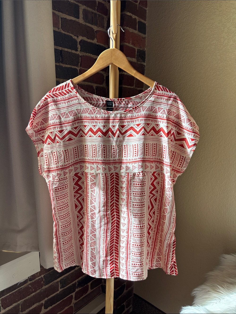 Emery Rose Casual Red & White Geometric Cap-Sleeve Blouse Size L